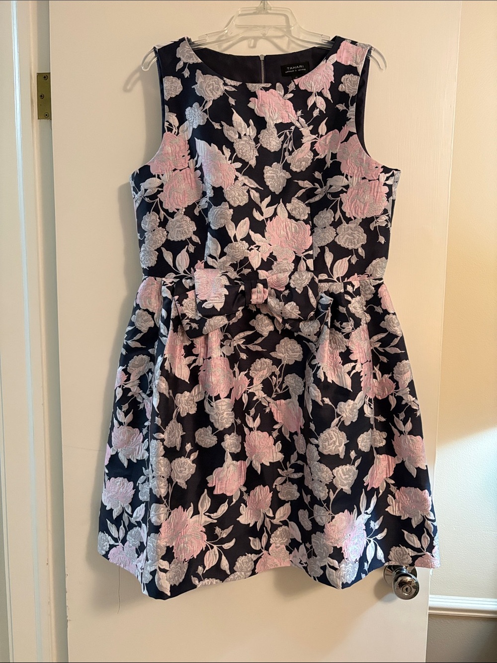 💐Tahari jacquard Dress
